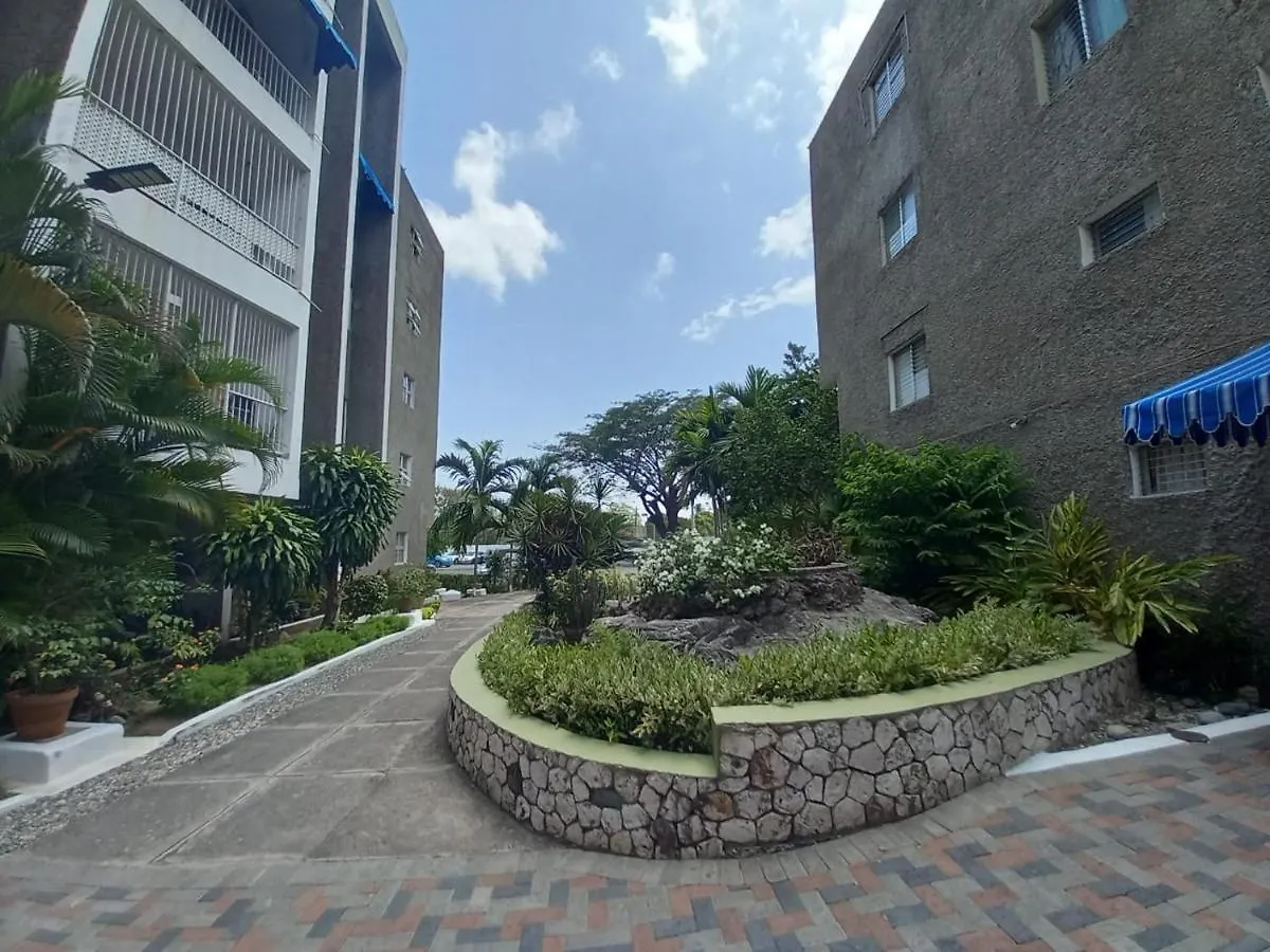 Crystoural Apartment Liguanea Sovereign Apt - 2 Bedrooms, 3 Beds, Host 4 Guest- Kingston! 0*, Kingston Jamaica